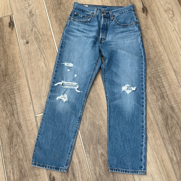 Levi’s Original Cropped Distressed 501 Jeans/26 - Picture 10 of 10